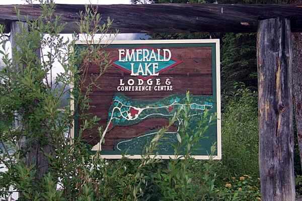  Emerald Lake Lodge 