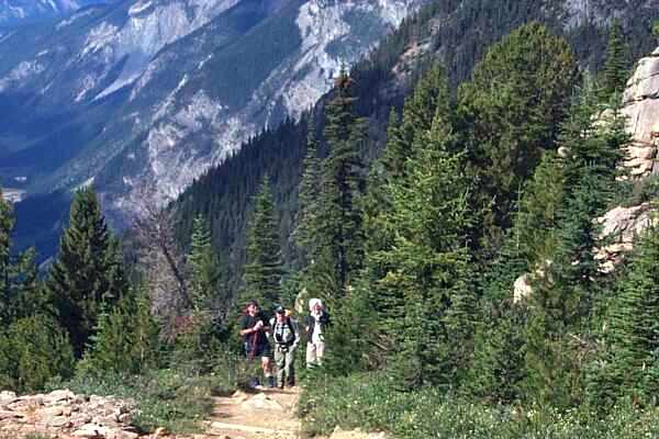  Ascending toward Paget Lookout 